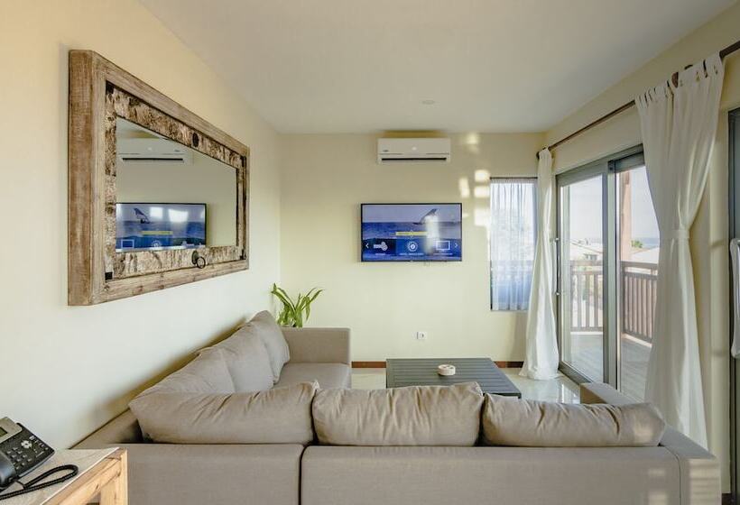 پانسیون Angulo House