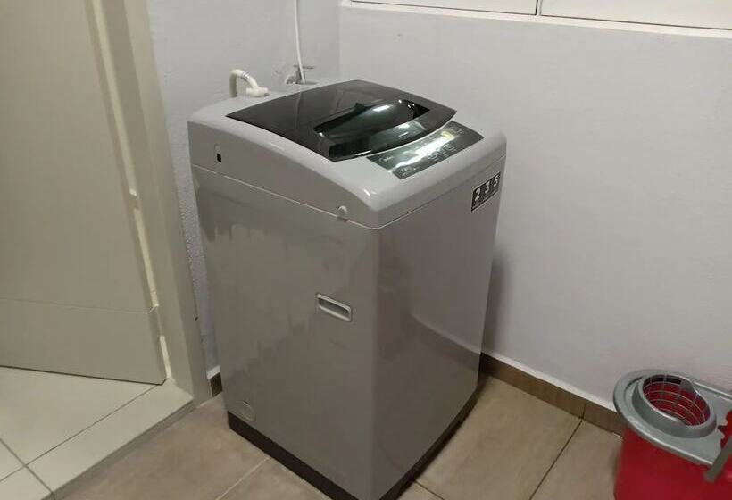 Pensió Bleisure Parkland Homestay