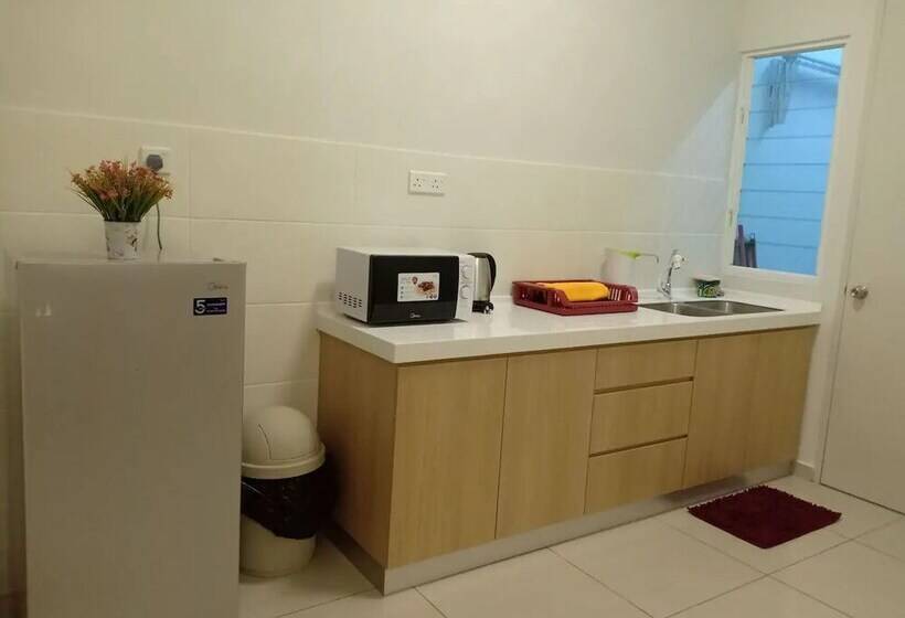 Pensió Bleisure Parkland Homestay