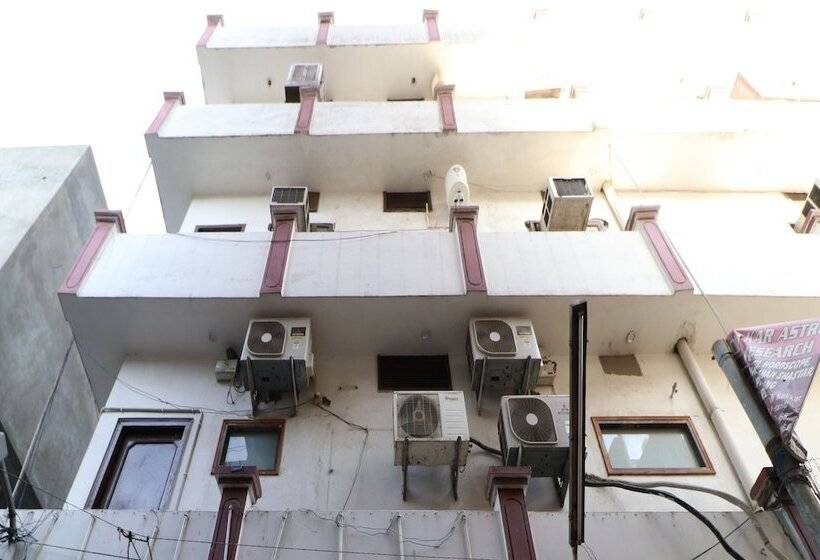 هتل Kakkar By Oyo Rooms