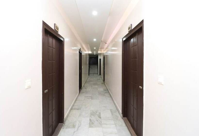 هتل Kakkar By Oyo Rooms