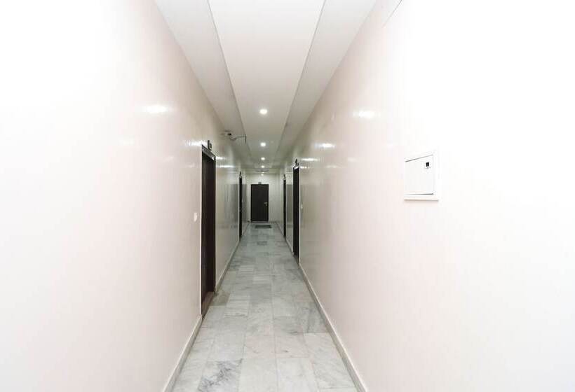 هتل Kakkar By Oyo Rooms