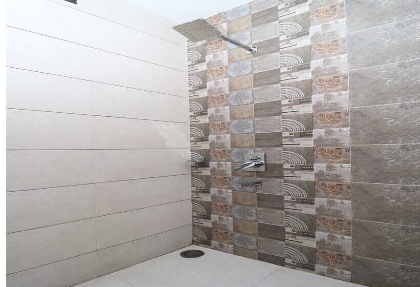 هتل Kakkar By Oyo Rooms