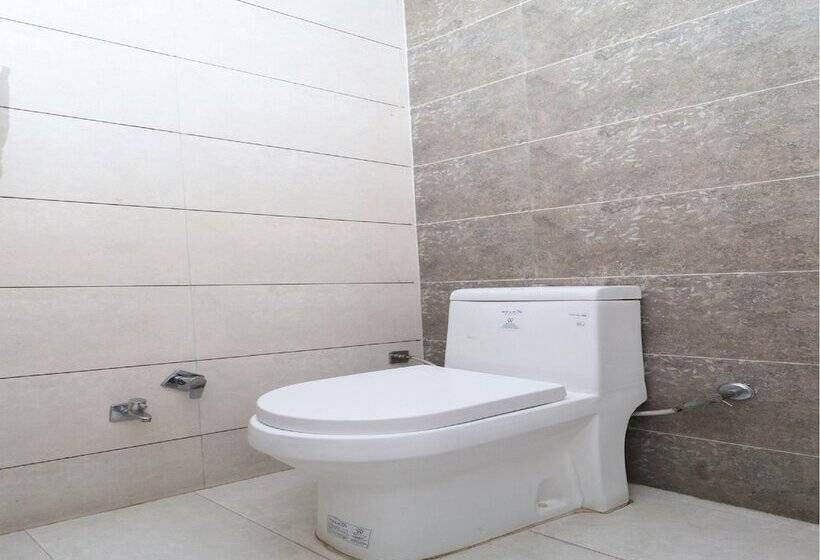 هتل Kakkar By Oyo Rooms