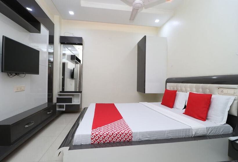 هتل Kakkar By Oyo Rooms