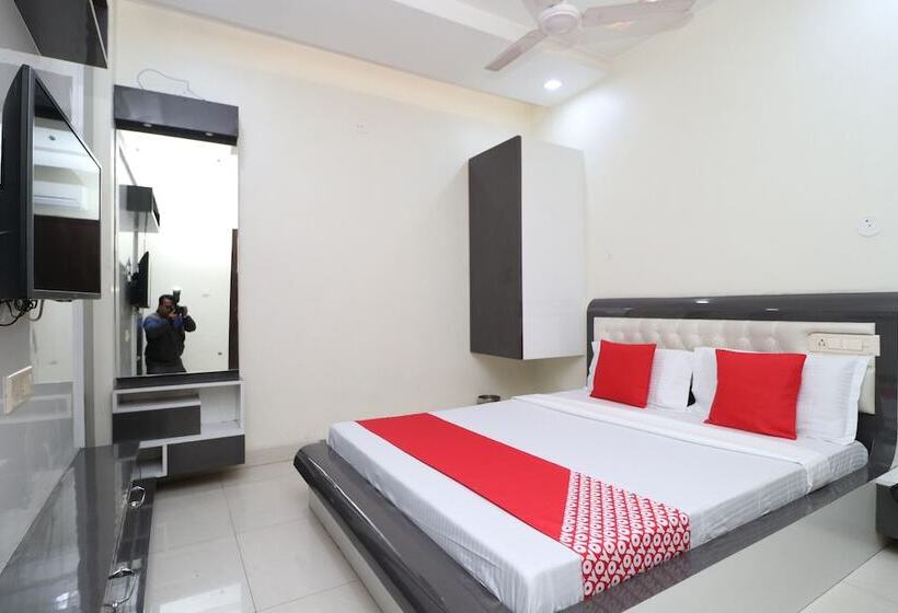 هتل Kakkar By Oyo Rooms