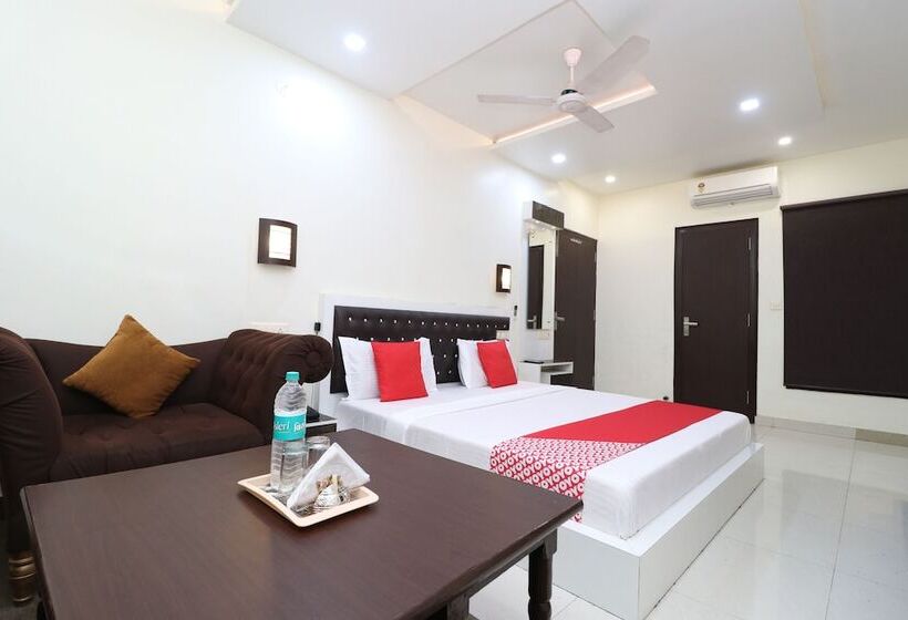 هتل Kakkar By Oyo Rooms