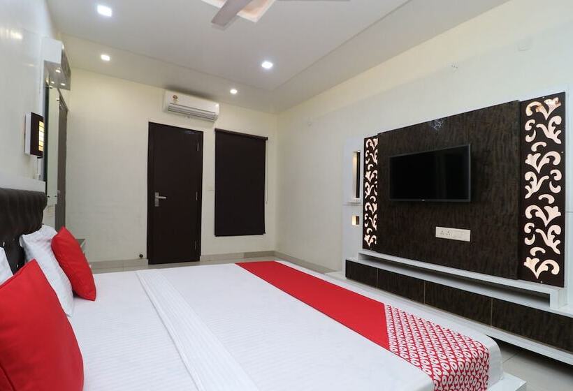 هتل Kakkar By Oyo Rooms