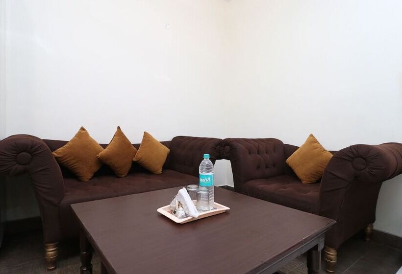 هتل Kakkar By Oyo Rooms