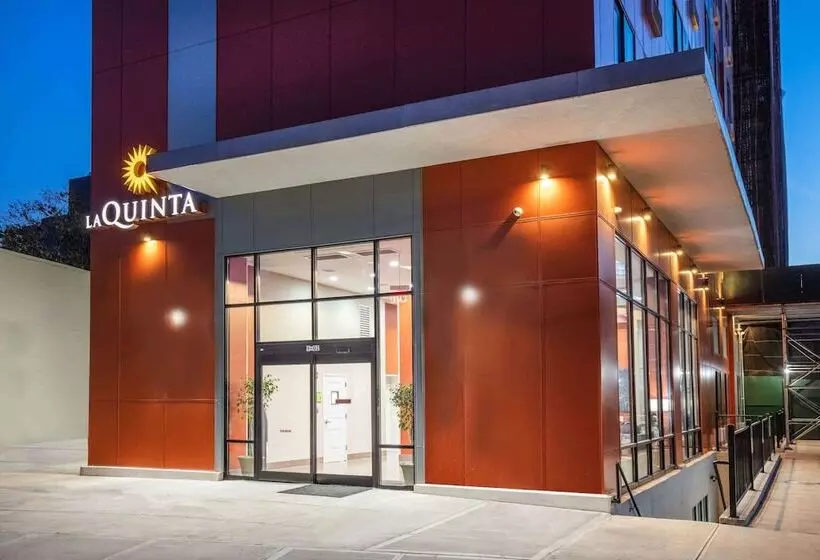 Hotelli La Quinta Inn And Suites By Wyndham Long Island City