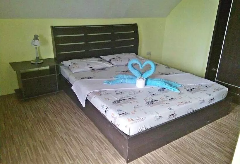 پانسیون Sisters Inn