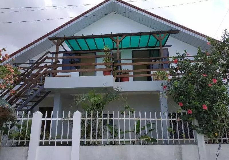 پانسیون Sisters Inn