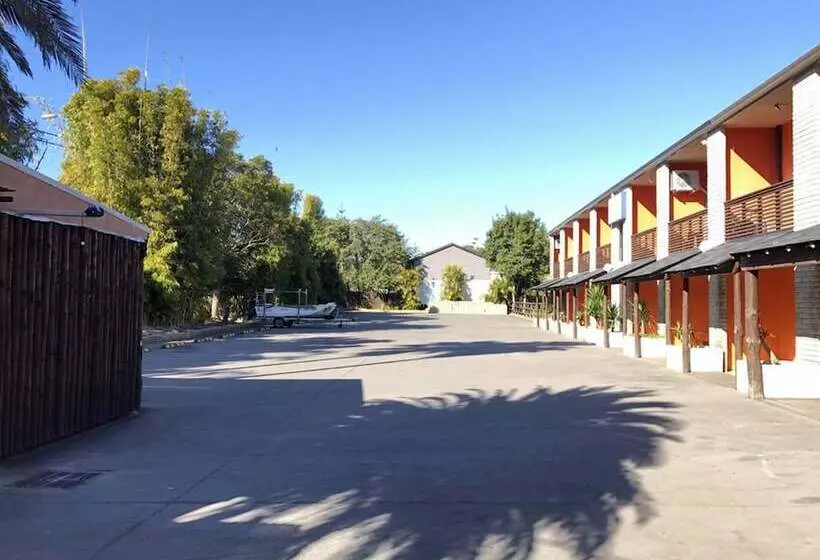 Central Jetty Motel