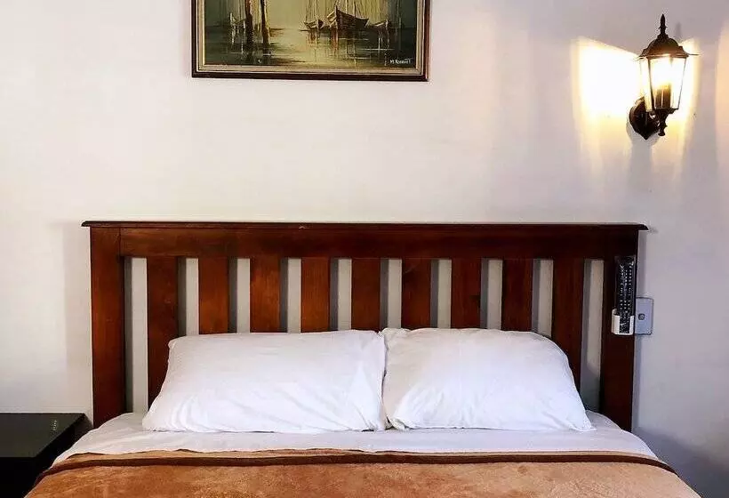 Central Jetty Motel