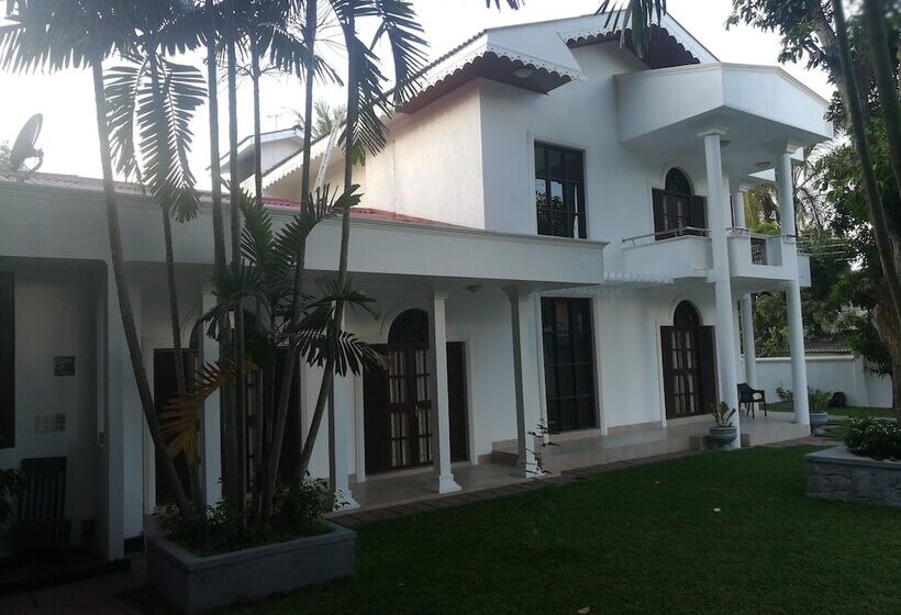 Hotel City Royal White Tourist Rest