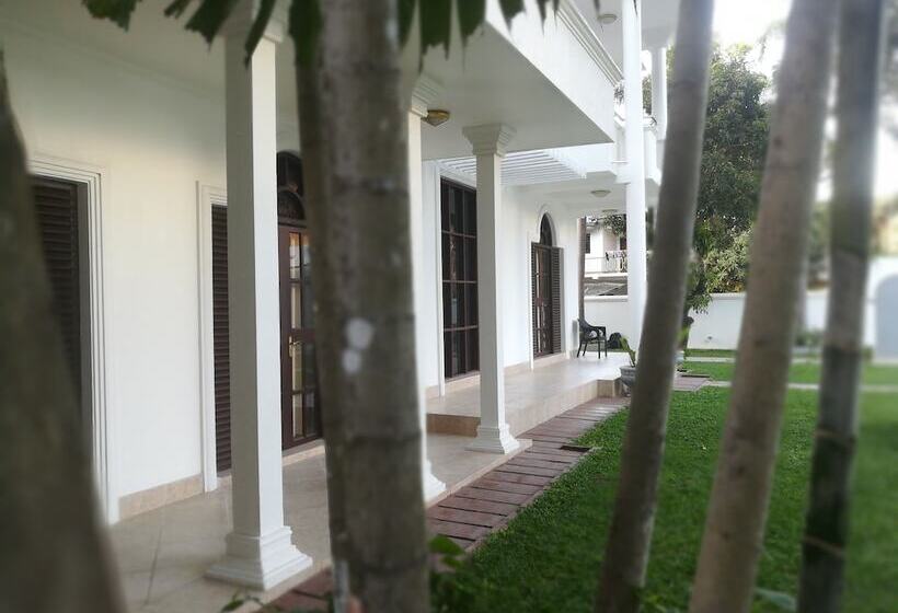 Hotel City Royal White Tourist Rest