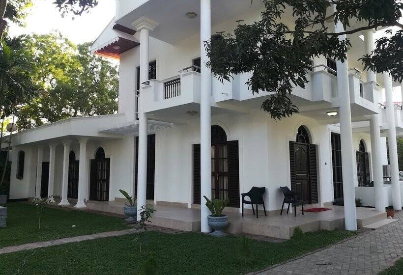 Hotel City Royal White Tourist Rest