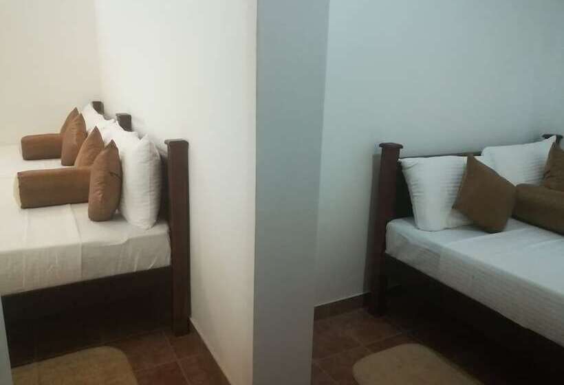 Hotel City Royal White Tourist Rest