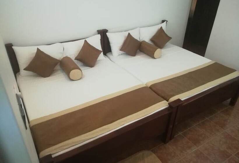 Hotel City Royal White Tourist Rest