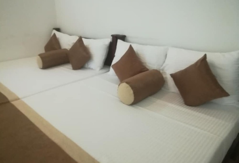 Hotel City Royal White Tourist Rest