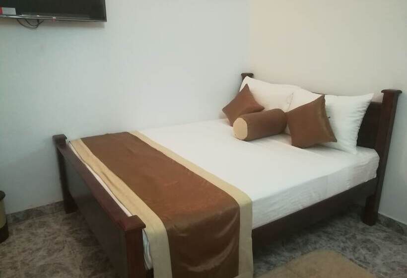 Hotel City Royal White Tourist Rest