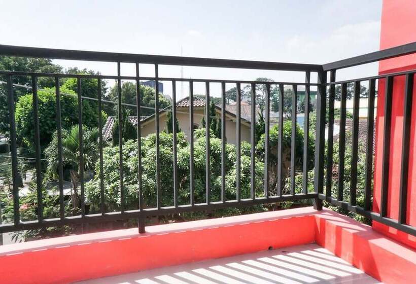 בית מלון כפרי Reddoorz Plus @ Tlogomas