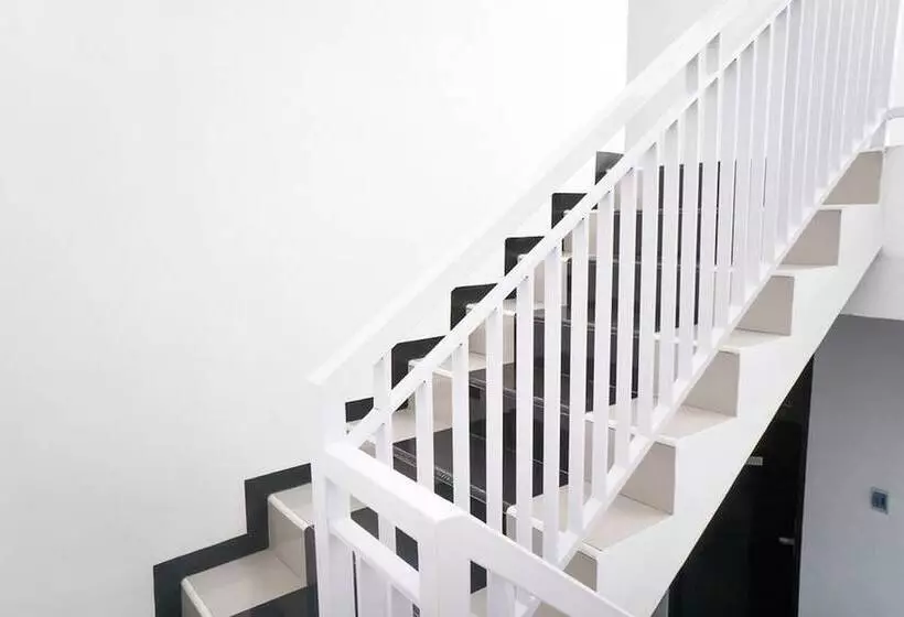 Hotel Reddoorz Plus @ Tlogomas