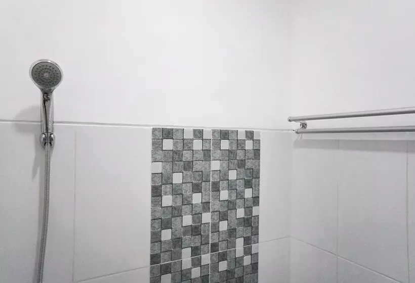 Hotel Reddoorz Plus @ Tlogomas