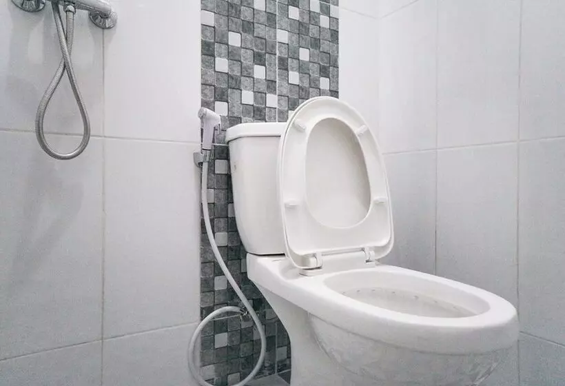 Hotel Reddoorz Plus @ Tlogomas