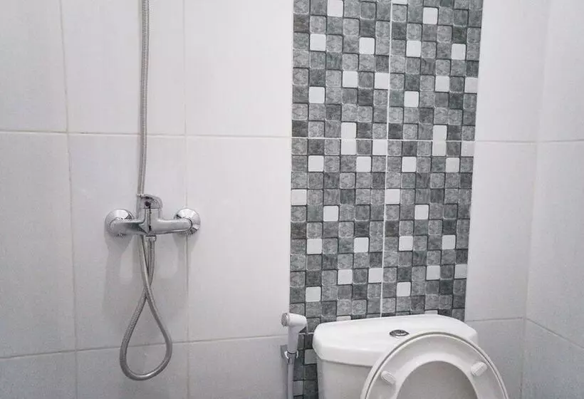 Hotel Reddoorz Plus @ Tlogomas