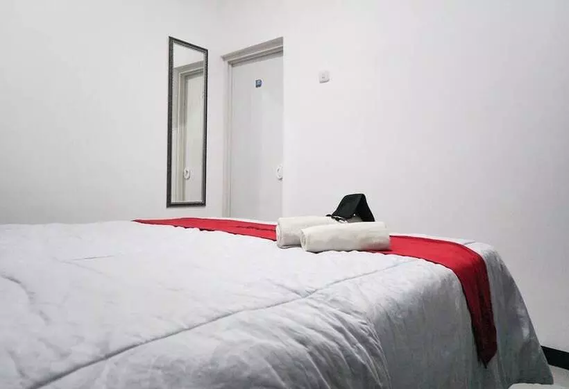 Hotel Reddoorz Plus @ Tlogomas