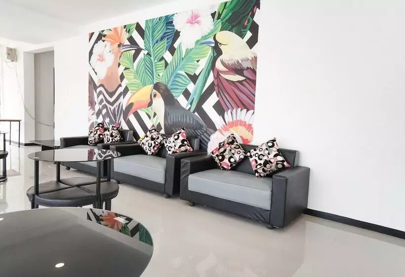 Hotel Reddoorz Plus @ Tlogomas