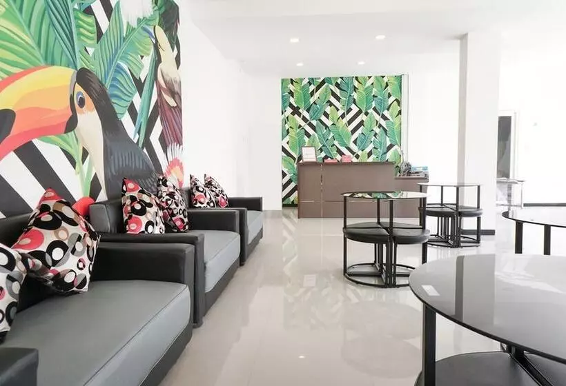 Hotel Reddoorz Plus @ Tlogomas