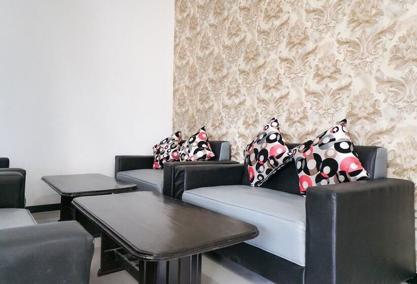 בית מלון כפרי Reddoorz Plus @ Tlogomas