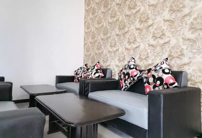 Hotel Reddoorz Plus @ Tlogomas