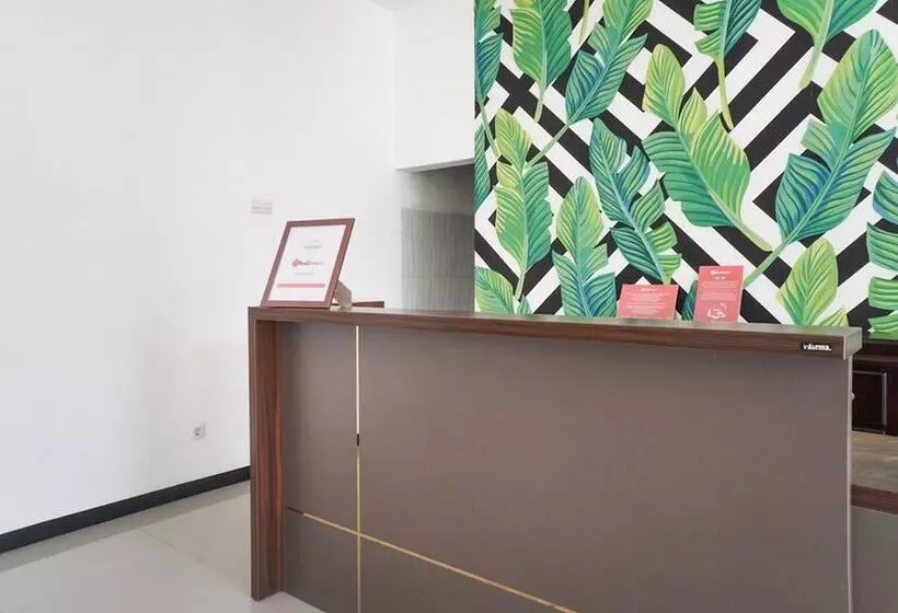 Hotel Reddoorz Plus @ Tlogomas