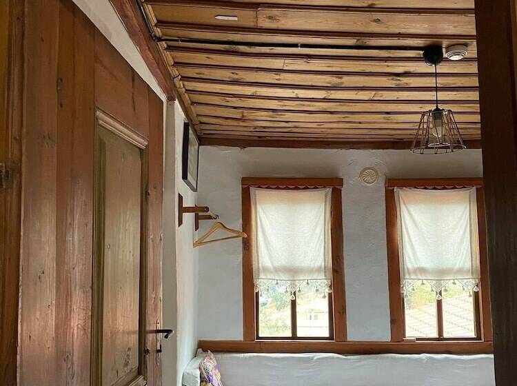 ペンション Bokesoylar Konagi