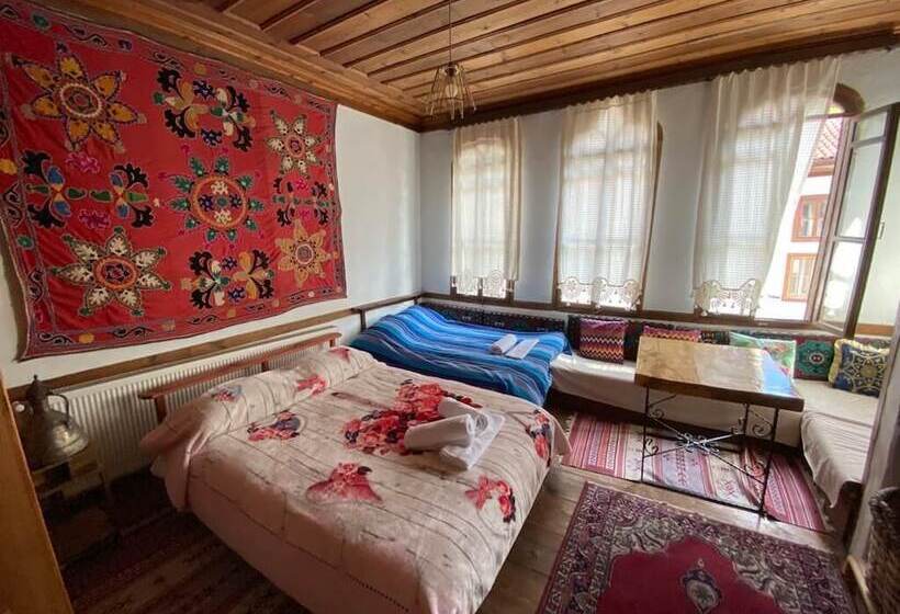 ペンション Bokesoylar Konagi