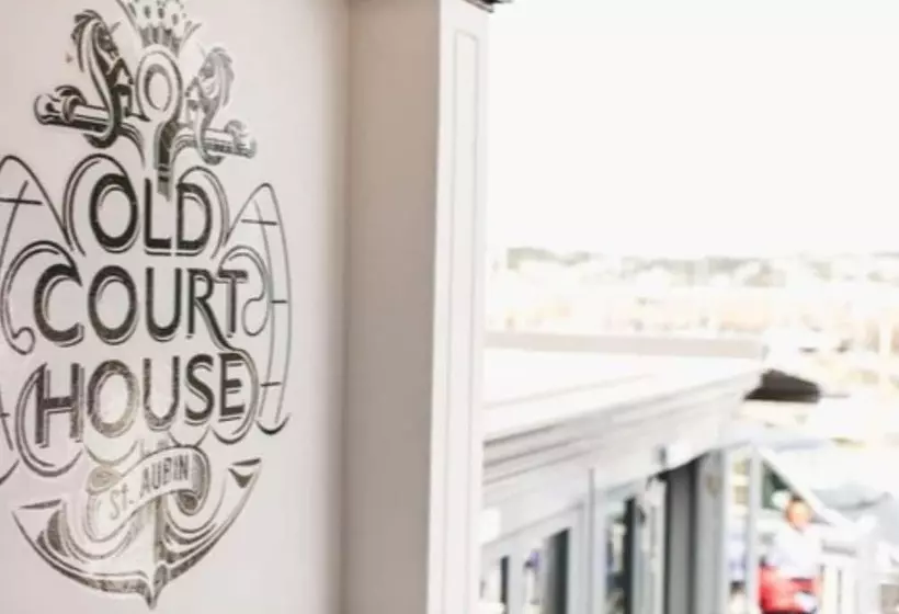 ペンション The Old Courthouse Inn