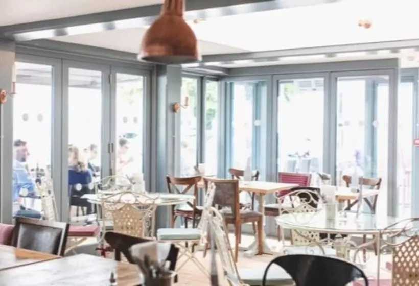 ペンション The Old Courthouse Inn