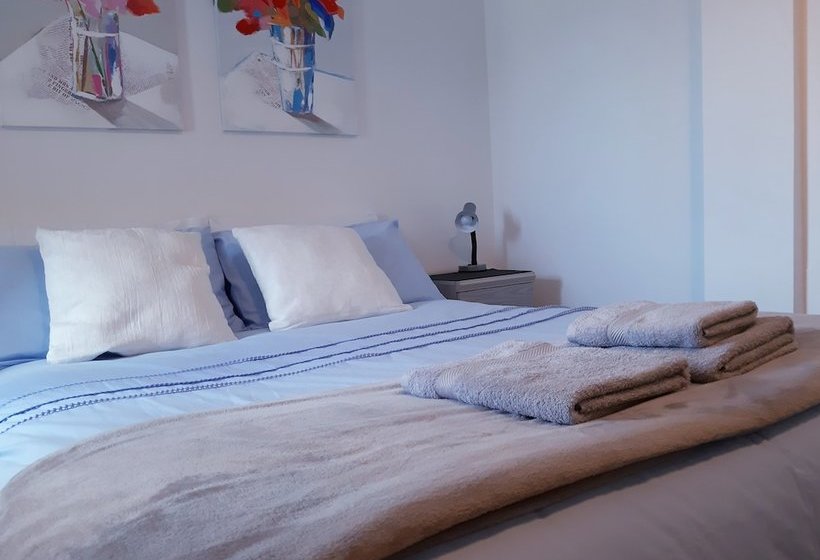 레지던스 Comfort Cork Center