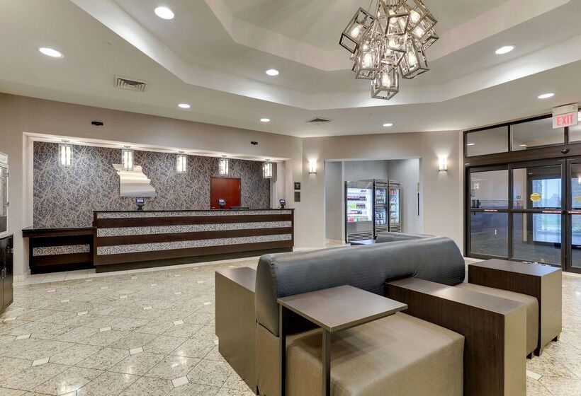 Отель Drury Inn & Suites St. Joseph
