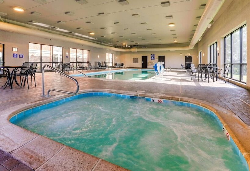 Отель Drury Inn & Suites St. Joseph