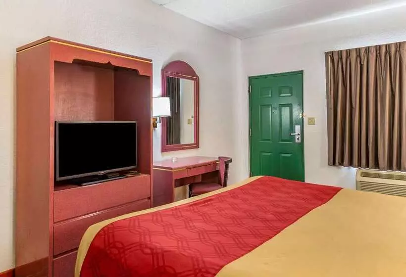 Отель Econo Lodge Inn & Suites