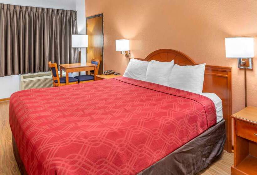 هتل Econo Lodge Inn & Suites