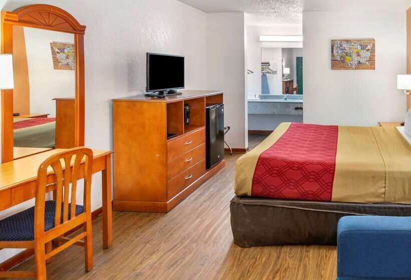 هتل Econo Lodge Inn & Suites