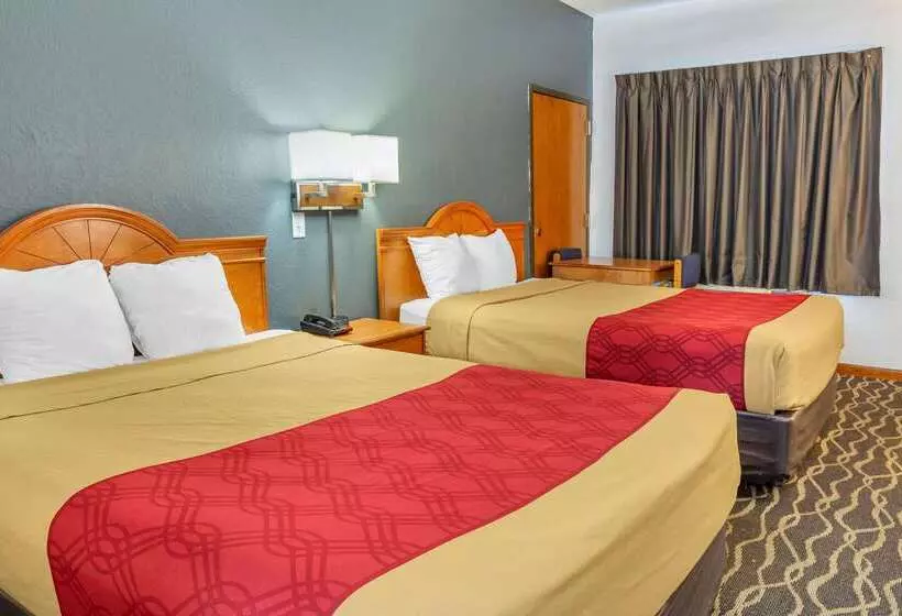 Отель Econo Lodge Inn & Suites