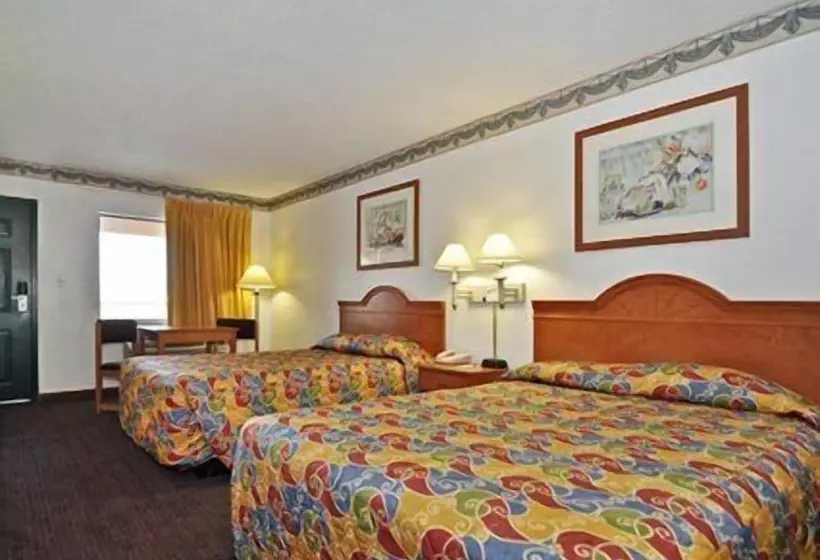 Отель Econo Lodge Inn & Suites