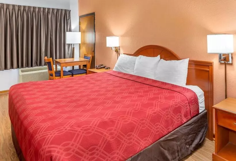 Отель Econo Lodge Inn & Suites