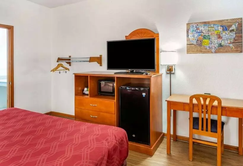 Отель Econo Lodge Inn & Suites